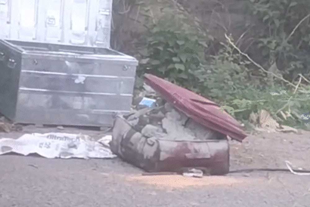 रायपुर मेंसूटकेस में मिला युवक का शव, हत्या कर सीमेंट भरकर सुनसान इलाके में फेंका, आरोपी दिल्ली से गिरफ्तार रायपुर मेंसूटकेस में मिला युवक का शव, हत्या कर सीमेंट भरकर सुनसान इलाके में फेंका, आरोपी दिल्ली से गिरफ्तार