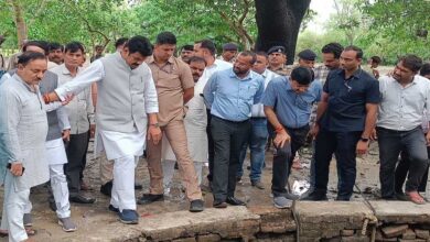 गुना में दुर्घटना स्थल पहुंचे प्रभारी मंत्री राजपूत, मृतकों के परिजनों को 4-4 लाख की सहायता, घटना की जांच के आदेश गुना में दुर्घटना स्थल पहुंचे प्रभारी मंत्री राजपूत, मृतकों के परिजनों को 4-4 लाख की सहायता, घटना की जांच के आदेश