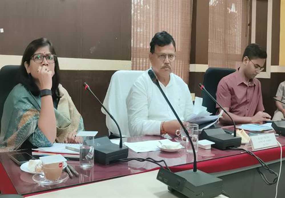 सर्वोच्च प्राथमिकता देकर कराएँ जल भराव वाले क्षेत्रों से पानी की निकासी : मंत्री तोमर