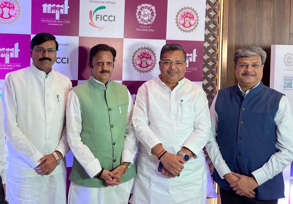 पर्यटन मंत्री श्री धर्मेंन्द्र लोधी ने प्रदेश की पर्य़टन विशेषताओं से कराया अवगत पर्यटन मंत्री श्री धर्मेंन्द्र लोधी ने प्रदेश की पर्य़टन विशेषताओं से कराया अवगत