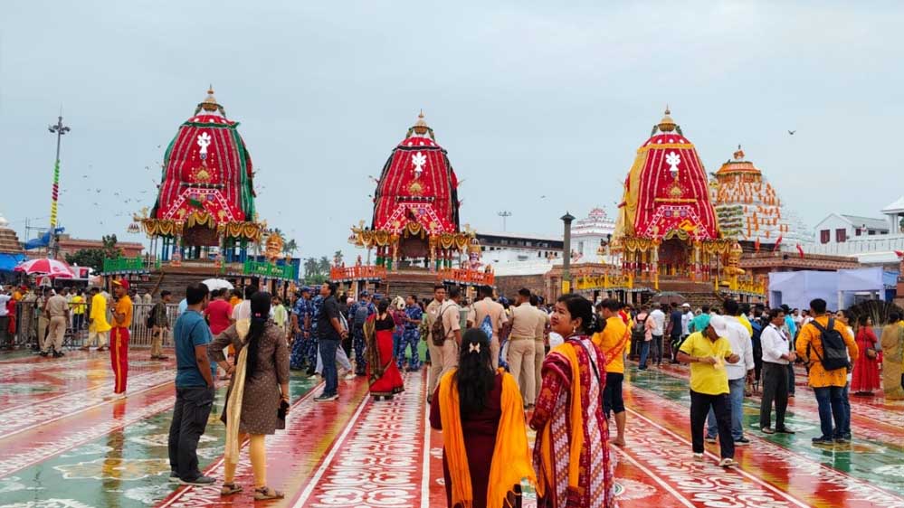 पुरी में भगवान जगन्नाथ की रथयात्रा के लिए उमड़े लाखों श्रद्धालु, अमित शाह ने भी की पूजा-अर्चना पुरी में भगवान जगन्नाथ की रथयात्रा के लिए उमड़े लाखों श्रद्धालु, अमित शाह ने भी की पूजा-अर्चना