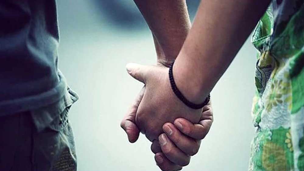 अलीराजपुर में एक समधन समधी को दिल दे बैठी, फिर प्रेम प्रसंग शुरू हुआ, एक रात घर से भागी