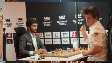 नॉर्वे चेस टूर्नामेंट : गुकेश ने कार्लसन को दी मात, हताशा में टेबल पर मुक्का मारते दिखे पूर्व वर्ल्ड नंबर-1 नॉर्वे चेस टूर्नामेंट : गुकेश ने कार्लसन को दी मात, हताशा में टेबल पर मुक्का मारते दिखे पूर्व वर्ल्ड नंबर-1