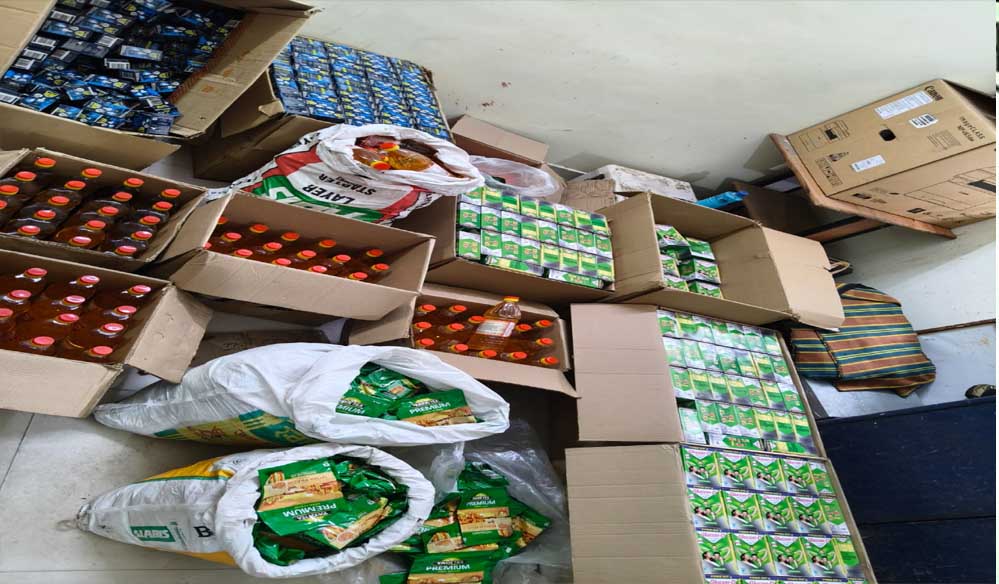 नकली समान बेचने वाले पर बिजुरी पुलिस की कार्यवाही कर किया 3,07,950 /- रुपये का नकली समान जप्त नकली समान बेचने वाले पर बिजुरी पुलिस की कार्यवाही कर किया 3,07,950 /- रुपये का नकली समान जप्त