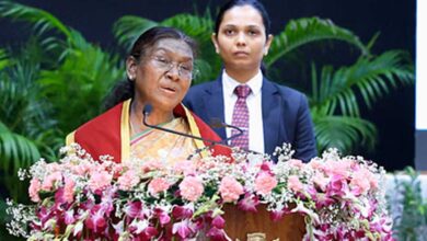 बरेली के IVRI के दीक्षांत समारोह में स्टूडेट्स को राष्ट्रपति द्रौपदी मुर्मू ने मेडल और उपाधि प्रदान की