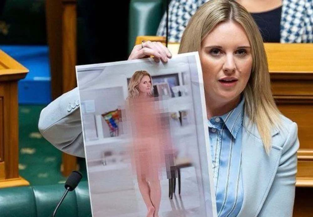 खुद की न्यूड फोटो लेकर संसद पहुंचीं महिला सांसद, सदन में दिखाई; क्या थी वजह