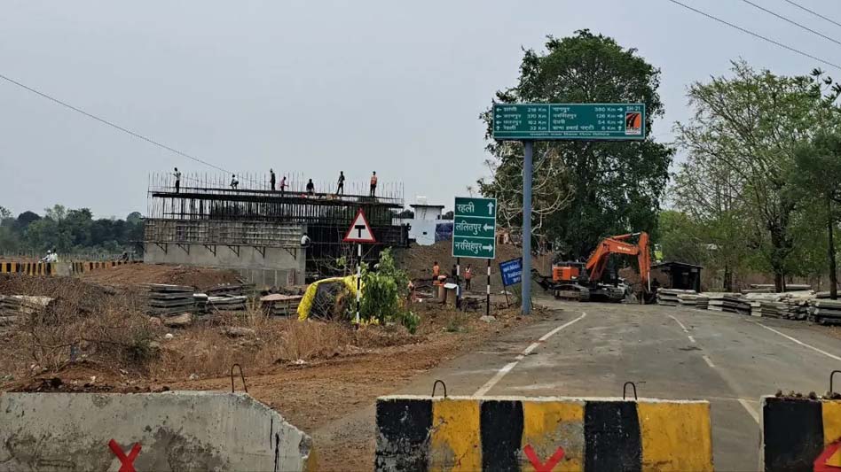 राष्ट्रीय राजमार्ग-44 के चिन्हित ब्लैक स्पॉट को समाप्त करने अंडरब्रिज का हो रहा निर्माण