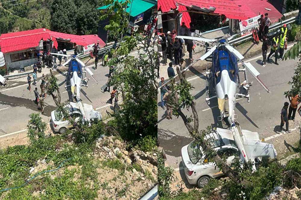 उत्तराखंड: केदारनाथ में बड़ा हादसा टला, बीच सड़क पर हेलिकॉप्टर की इमरजेंसी लैंडिंग