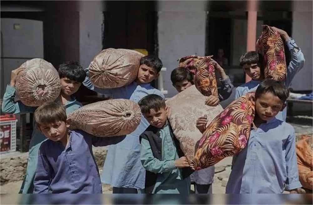 पाक सरकार की अवैध विदेशियों पर कार्रवाई, अफगानों को बेहद कम समय में अपना घर छोड़ने के लिए मजबूर किया