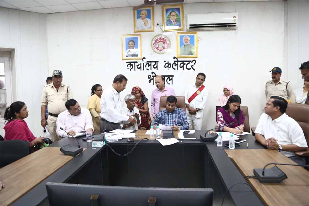 जनसुनवाई में 126 आवेदन प्राप्त हुए, कलेक्टर ने सुनी आवेदकों की समस्याएं