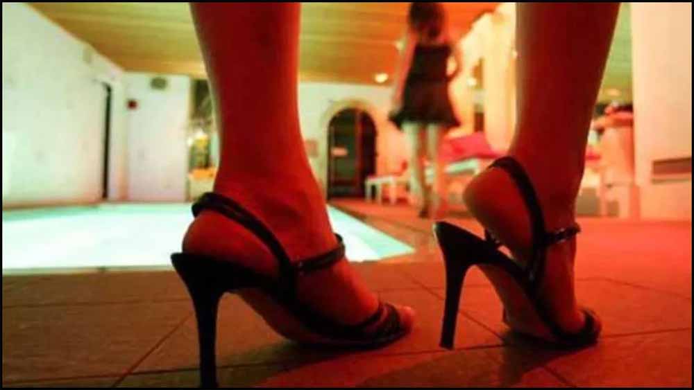 देह व्यापार का हुआ बड़ा भंडाफोड़, मसाज पार्लर पर पुलिस ने मारा छापा, पांच सेक्स वर्कर को भी पकड़ा गया