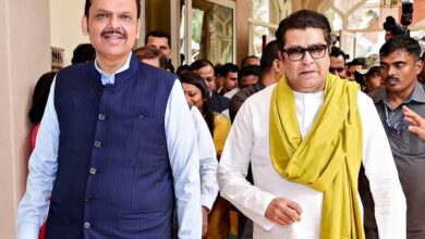 महाराष्ट्र की राजनीति में बड़ा घटनाक्रम, फडणवीस से गुपचुप मिले राज ठाकरे महाराष्ट्र की राजनीति में बड़ा घटनाक्रम, फडणवीस से गुपचुप मिले राज ठाकरे