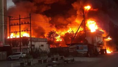 गद्दा फैक्ट्री में लगी भीषण आग, दो घंटे के बाद आग पर पाया गया काबू, एक मौत