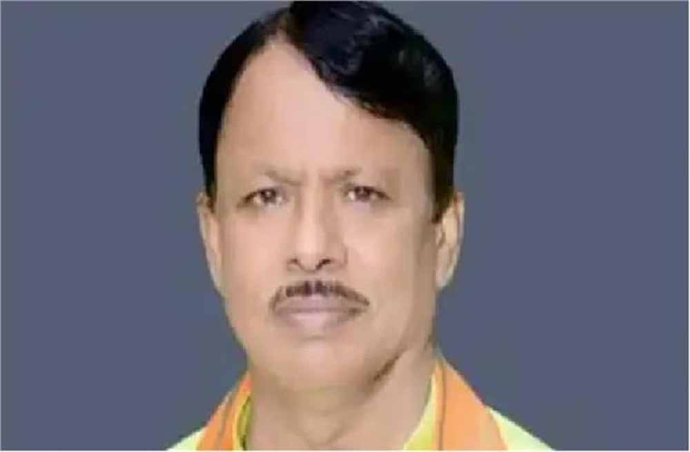 भाजपा ने  गोंडा BJP अध्यक्ष अमर किशोर कश्यप को पद हटाते हुए पार्टी से निष्कासित कर दिया