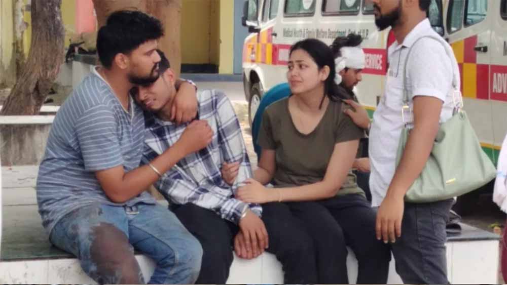 मथुरा के रहने वाले नैनीताल घूमने जा रहे बीटेक के छात्र की हादसे में मौत, ममेरा भाई घायल