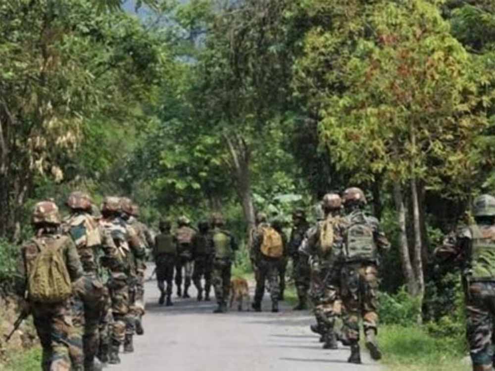 आतंकी हमले के बाद से भारतीय सुरक्षा बल हाई अलर्ट पर, सेना की वर्दी में दिखे 2 आतंकी, तलाशी अभियान जारी