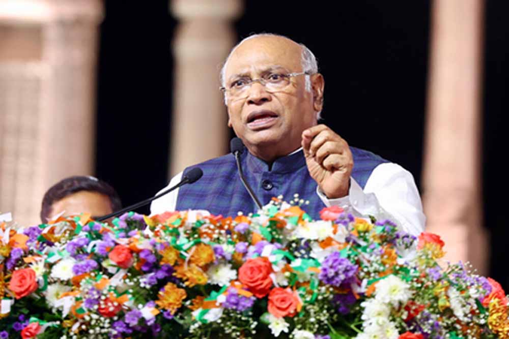 प्रधानमंत्री बेवजह लोकतंत्र की बातें करते हैं, उन्हें लोकतंत्र पर किसी भी प्रकार का वक्तव्य देने का हक नहीं: मल्लिकार्जुन खड़गे