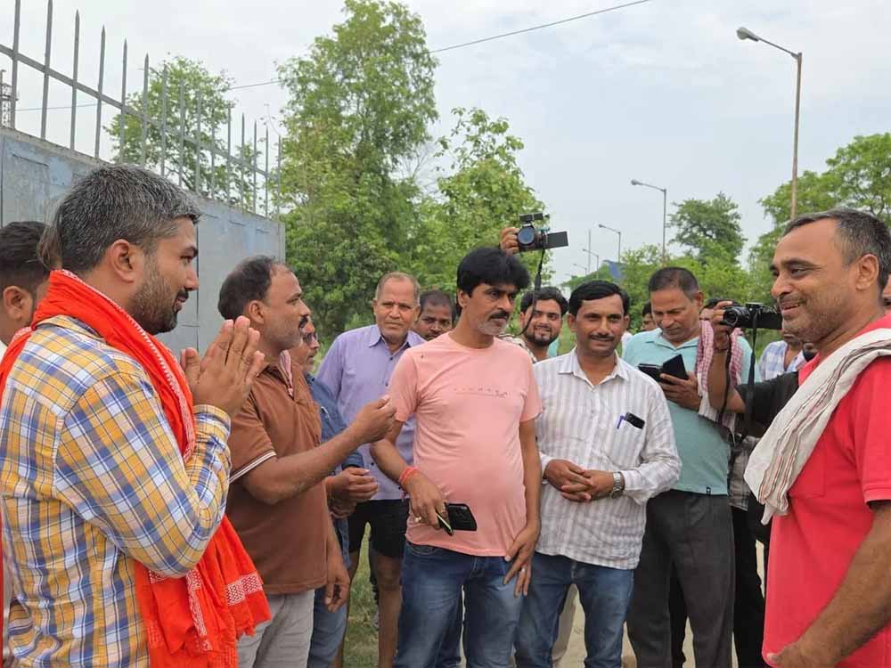 चर्चित यूट्यूबर मनीष कश्यप बीजेपी में शामिल होने के लिए जनता से घूम-घूमकर माफी मांगने लगे