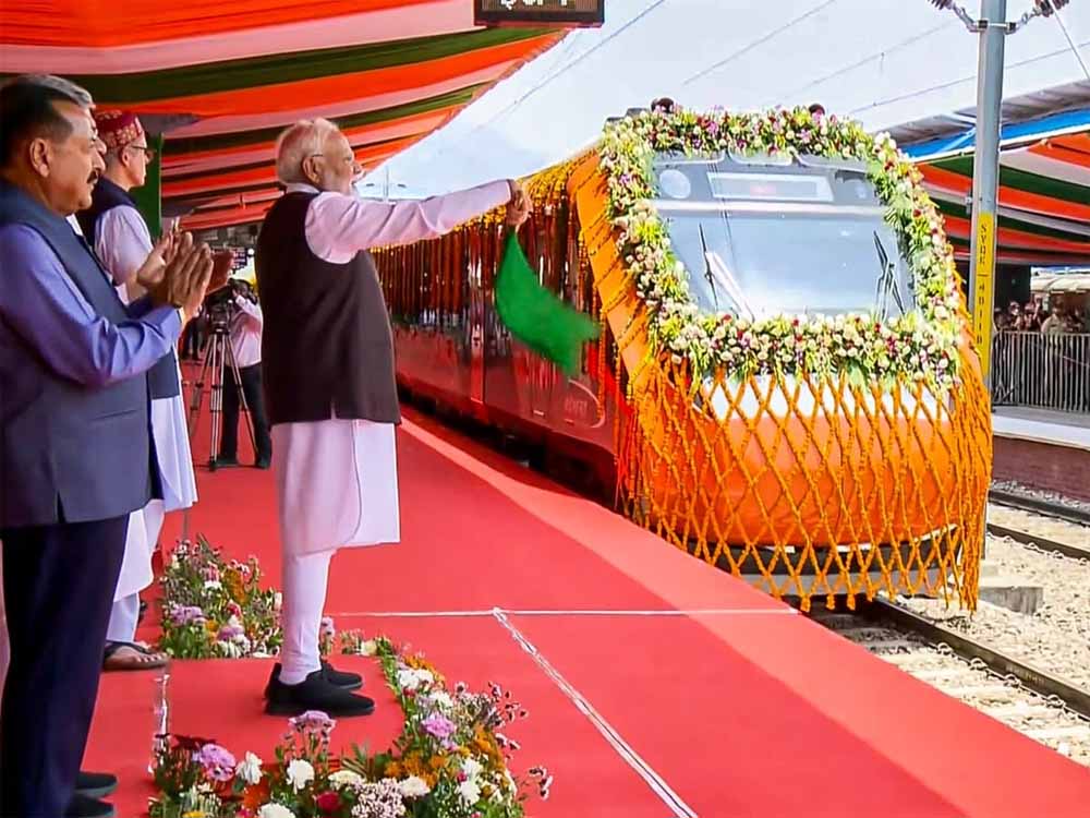 पीएम मोदी ने ऐतिहासिक सौगात दी, रेलमार्ग से कैसे जुड़ा जम्मू-कश्मीर, महाराजा हरि सिंह से क्या कनेक्शन पीएम मोदी ने ऐतिहासिक सौगात दी, रेलमार्ग से कैसे जुड़ा जम्मू-कश्मीर, महाराजा हरि सिंह से क्या कनेक्शन