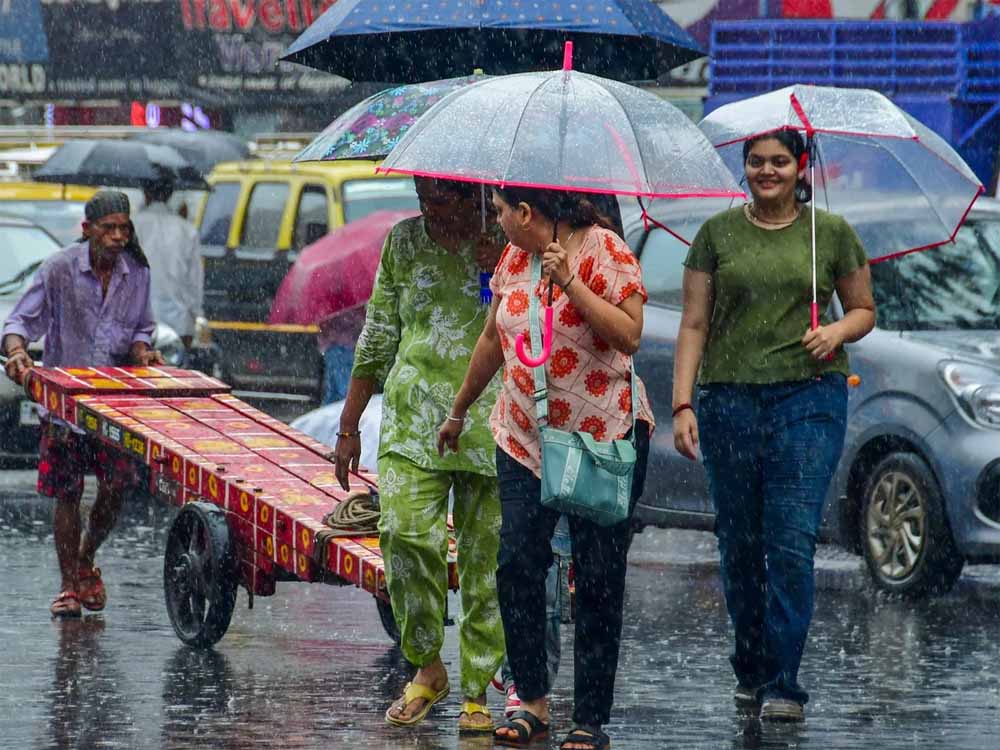 भारत मौसम विज्ञान विभाग के अनुसार देश के विभिन्न हिस्सों में अगले सात दिनों तक भारी बारिश