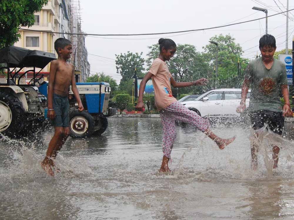 देशभर में समय से पहले पहुंचा मॉनसून, दिल्ली-राजस्थान में बारिश का अलर्ट जारी