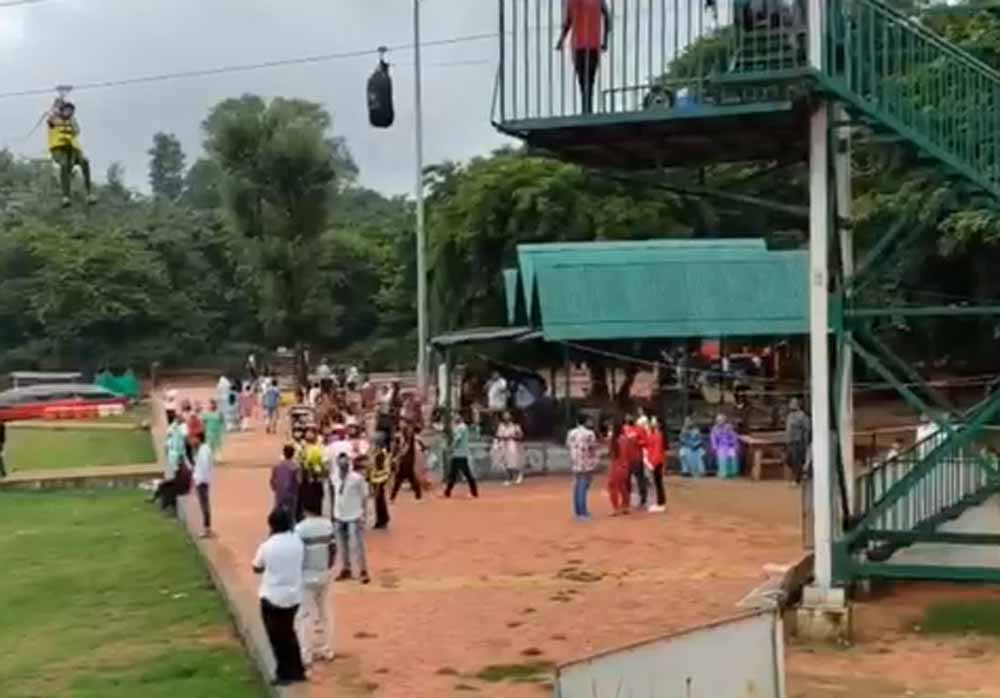 पचमढ़ी में बरसात ने बढ़ाया रोमांच, मानसून के साथ उमड़ी सैलानियों की भीड़