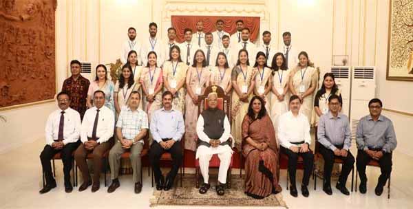 सेवा भाव के साथ जनसेवा ही लोक सेवक की पहचान : राज्यपाल पटेल