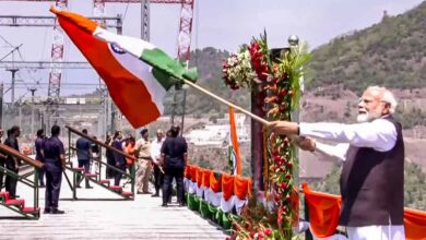 पीएम मोदी ने आज चिनाब रेलवे ब्रिज का किया उद्घाटन, फिर कश्मीर की वंदे भारत को हरी झंडी दिखा किया रवाना पीएम मोदी ने आज चिनाब रेलवे ब्रिज का किया उद्घाटन, फिर कश्मीर की वंदे भारत को हरी झंडी दिखा किया रवाना