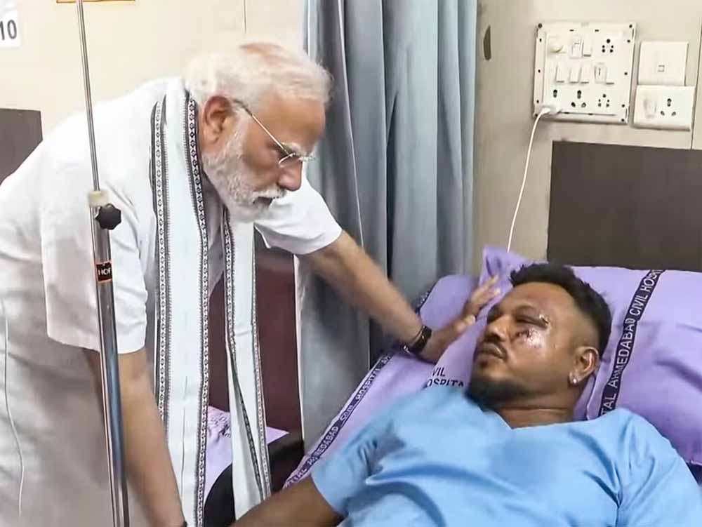 हादसे से पहले फ्लाइट में क्या कुछ हुआ और कैसे वह जिंदा बचकर निकलने में कामयाब रहे, विश्वास ने बताई आप बीती