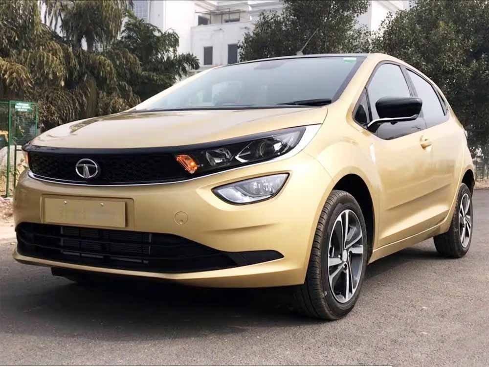 टाटा मोटर्स अपनी पॉपुलर हैचबैक अल्ट्रोज के MY 2024 पर जून महीने के दौरान बंपर छूट ऑफर कर रही