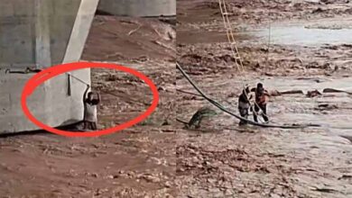 तवी नदी में अचानक बाढ़, SDRF ने फंसे लोगों को बचाया तवी नदी में अचानक बाढ़, SDRF ने फंसे लोगों को बचाया