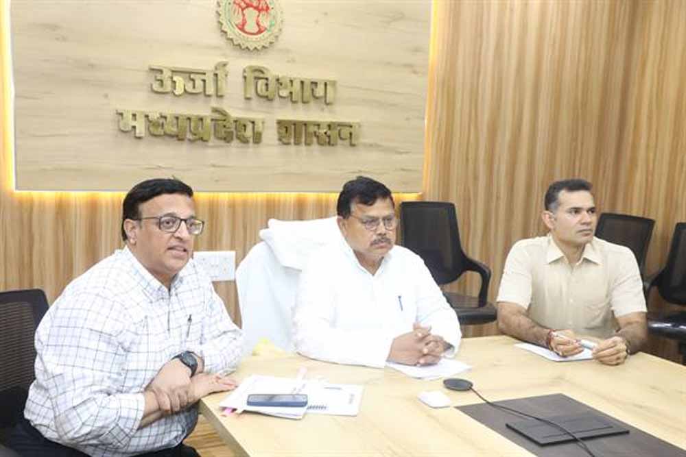 जो अधिकारी जिम्मेदारी का निर्वहन नही कर पा रहे उन्हे रिप्लेस करें : ऊर्जा मंत्री तोमर जो अधिकारी जिम्मेदारी का निर्वहन नही कर पा रहे उन्हे रिप्लेस करें : ऊर्जा मंत्री तोमर