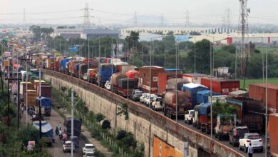 इंदौर-देवास हाईवे पर भीषण जाम, कार में फंसे व्यक्ति की घबराहट से हुई मौत