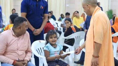 सीएम योगी के ‘जनता दर्शन’ में गुहार लगाने वाली मासूम वाची का नर्सरी में हुआ एडमिशन