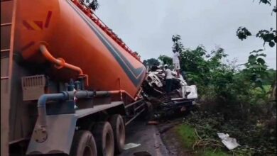 भीषण सड़क हादसा : कंटेनर और ट्रक की टक्कर, डेढ घंटे की मशक्कत के बाद निकला ड्राइवर का शव