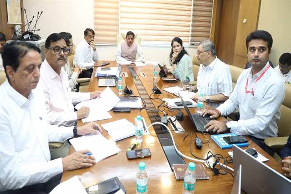 स्वास्थ्य अधोसंरचना विकास कार्यों की गति और गुणवत्ता सर्वोच्च प्राथमिकता : उप मुख्यमंत्री शुक्ल