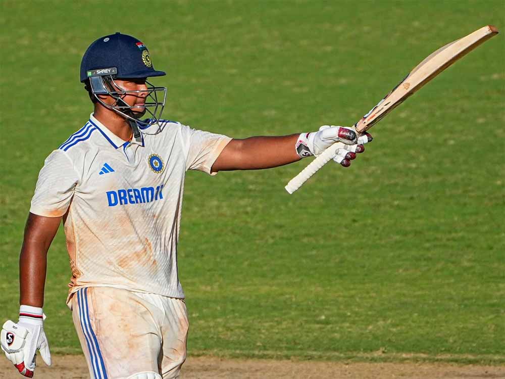 इंग्लैंड के खिलाफ फेल हुए सूर्यवंशी, म्हात्रे की पारी बनी कहर इंग्लैंड के खिलाफ फेल हुए सूर्यवंशी, म्हात्रे की पारी बनी कहर