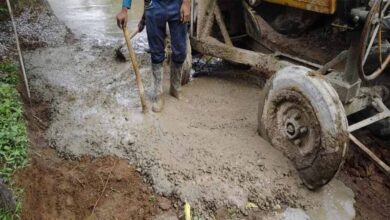 सीसी रोड में घटिया निर्माण का खुलासा: 8 की जगह 4 इंच में हो रही ढलाई, कलेक्टर ने दिए जांच के आदेश