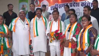 छत्तीसगढ़ में सियासी उलटफेर: शिवसेना महिला विंग की प्रदेश अध्यक्ष समेत पूरी टीम कांग्रेस में शामिल