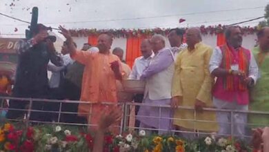 मेरठ में सीएम योगी का कांवड़ियों को सम्मान, हुड़दंगियों को दी कड़ी चेतावनी मेरठ में सीएम योगी का कांवड़ियों को सम्मान, हुड़दंगियों को दी कड़ी चेतावनी