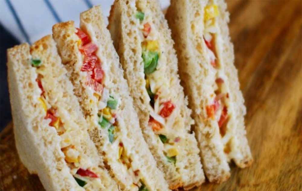 ब्रेकफास्ट में बच्चों को दे  फ्रूट सैंडविच