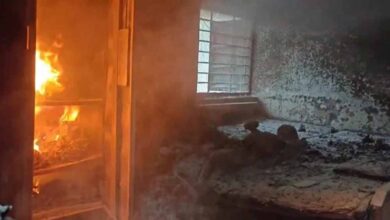 8 साल की बेटी संग मां ने किया आत्मदाह, घर में मिली दोनों की अधजली लाश 8 साल की बेटी संग मां ने किया आत्मदाह, घर में मिली दोनों की अधजली लाश