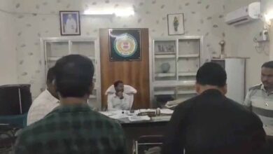 ACB की छापेमारी: तहसील कार्यालय में रिश्वत लेते बाबू पकड़ा गया ACB की छापेमारी: तहसील कार्यालय में रिश्वत लेते बाबू पकड़ा गया