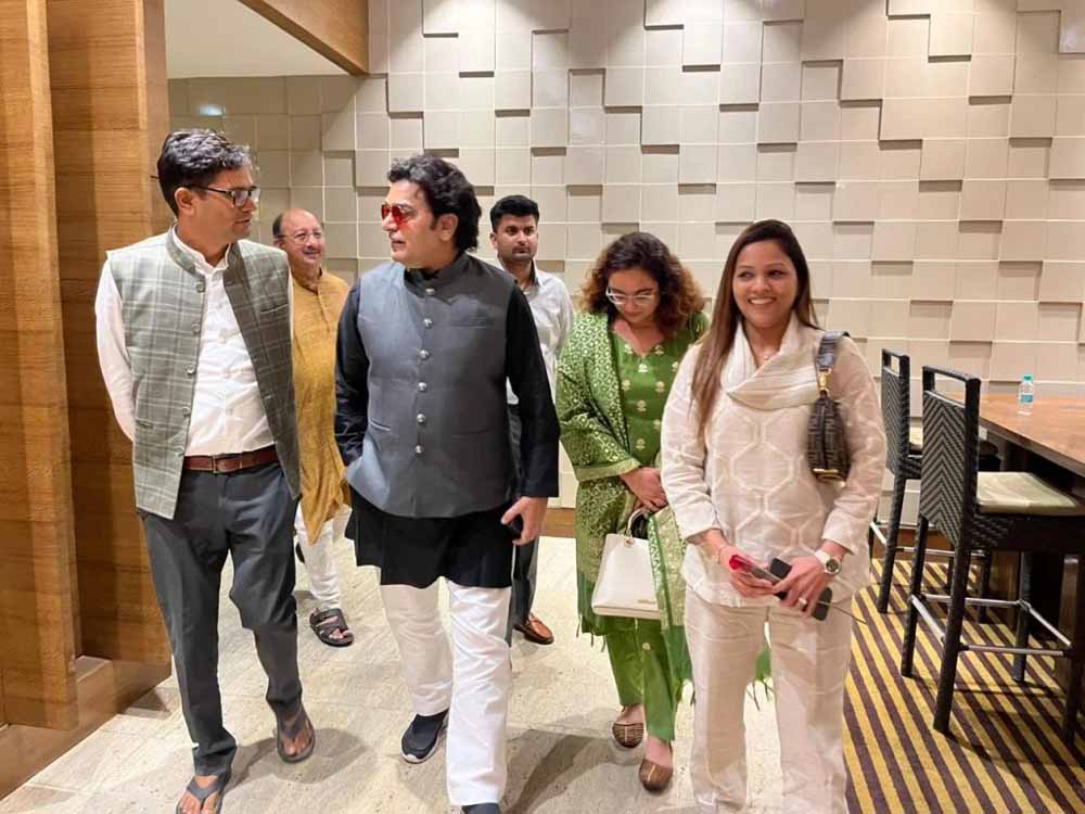 आशुतोष राणा से प्रदेश के वित्त मंत्री ओपी चौधरी व पत्नी अदिति पटेल चौधरी ने होटल में की मुलाकात, खोला राज आशुतोष राणा से प्रदेश के वित्त मंत्री ओपी चौधरी व पत्नी अदिति पटेल चौधरी ने होटल में की मुलाकात, खोला राज