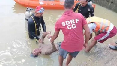 खारून नदी में दर्दनाक हादसा: नहाने गए दो नाबालिग डूबे, एक का शव मिला, दूसरा लापता खारून नदी में दर्दनाक हादसा: नहाने गए दो नाबालिग डूबे, एक का शव मिला, दूसरा लापता