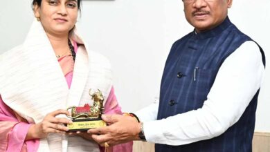 मुख्यमंत्री विष्णु देव साय ने वॉटर वुमन शिप्रा पाठक का किया सम्मान