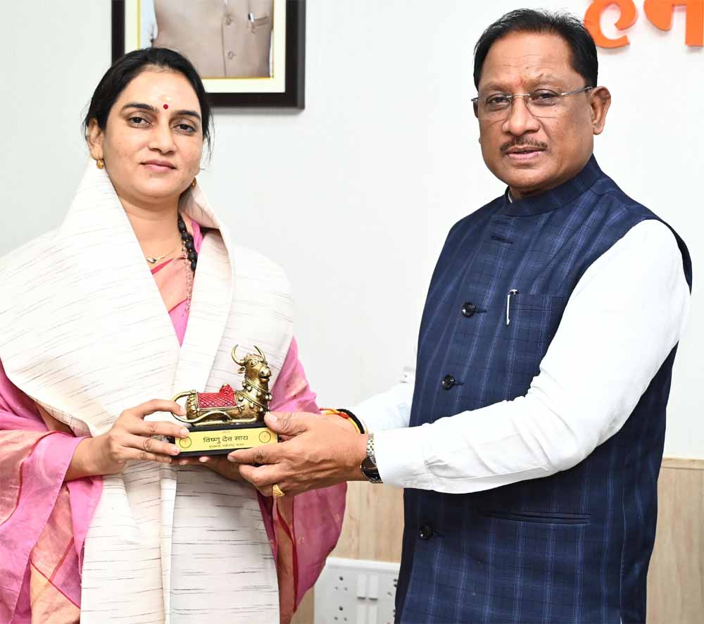 मुख्यमंत्री विष्णु देव साय ने वॉटर वुमन शिप्रा पाठक का किया सम्मान मुख्यमंत्री विष्णु देव साय ने वॉटर वुमन शिप्रा पाठक का किया सम्मान