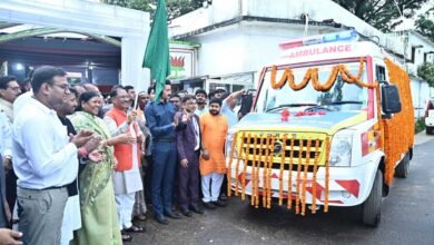 स्वास्थ्य सेवाओं के सुदृढ़ीकरण हेतु मुख्यमंत्री की दूरदर्शी पहल, आधुनिक एम्बुलेंस को दिखायी हरी झंडी