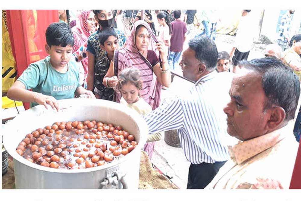 गुरु पूर्णिमा के मौके पर खंडवा में अतिथि देवो भव: की परंपरा निभाई जा रही ,आने वालों के लिए खाना-पीना पूरी तरह से फ्री