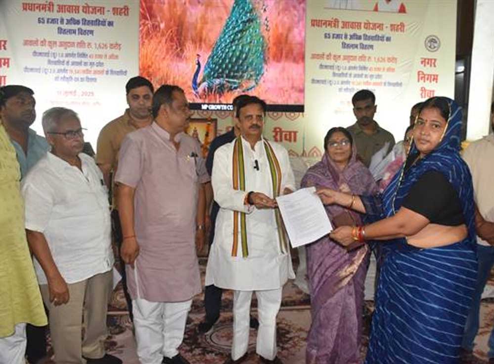 प्रधानमंत्री आवास योजना गरीबों के पक्के आवास के सपने को पूरा कर रही है : उप मुख्यमंत्री शुक्ल